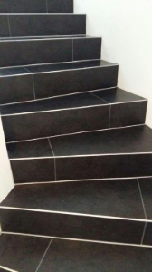 Treppe mit Designbelag belegt